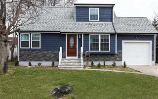 232 30th St, Lindenhurst, NY 11757