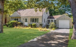 232 April Ln, Bayport, NY 11705