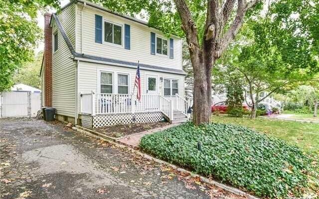 232 Hawthorne St, Mastic, NY 11950