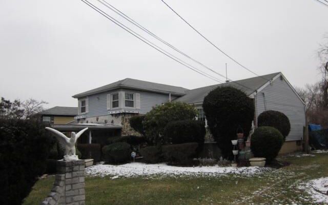 234 E Greenwich Ave, Roosevelt, NY 11575