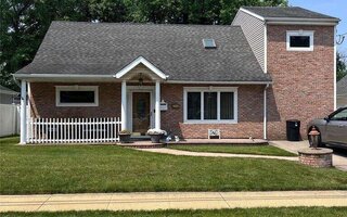 2348 Penatiquit Ave, Seaford, NY 11783