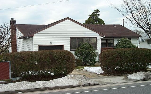 236 Boundary Ave, Massapequa, NY 11758