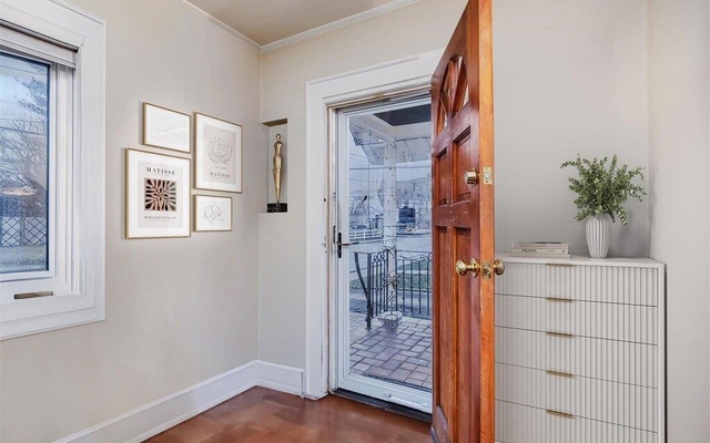 2376 Newbridge Rd, Bellmore, NY 11710