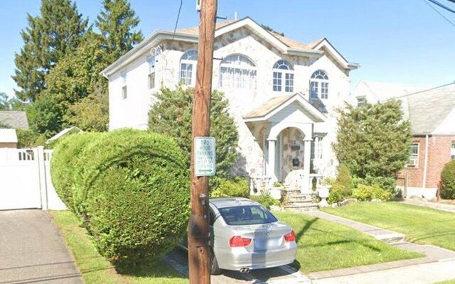 238-15 117th Rd, Elmont, NY 11003 (Yard)