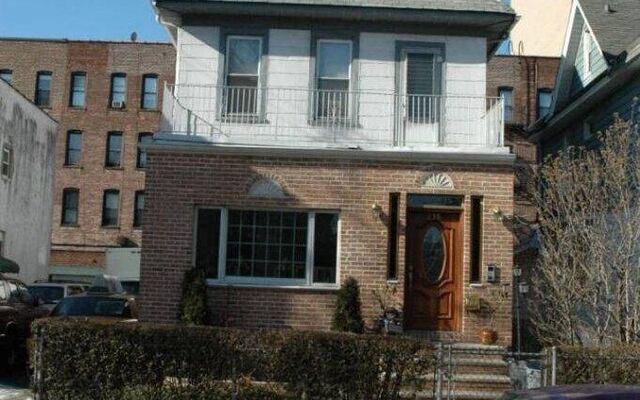238 E 7th St, Brooklyn, NY 11218