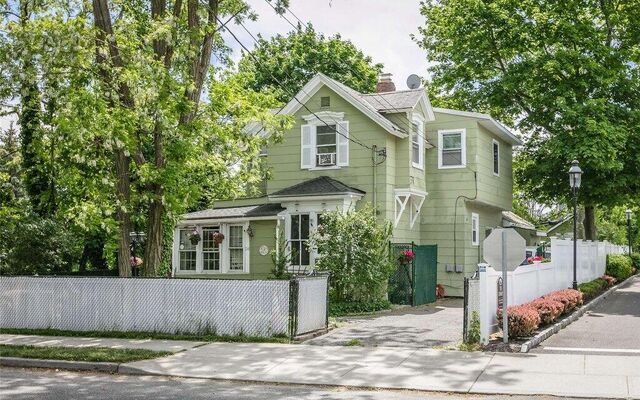 24 5th Ave, Bay Shore, NY 11706 (House View)
