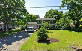 24 Bayberry Ln, Smithtown, NY 11787