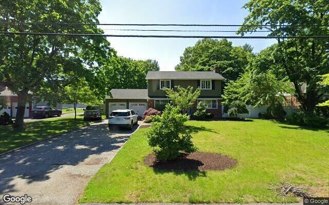 24 Bayberry Ln, Smithtown, NY 11787