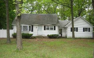 24 Brian St, Holbrook, NY 11741