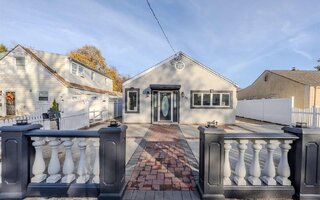 24 Commander Ave, Hempstead, NY 11550