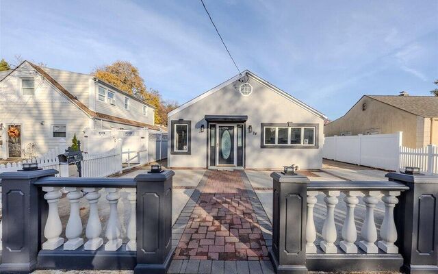 24 Commander Ave, Hempstead, NY 11550 (House View)