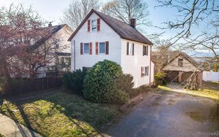 24 Dennis St, Manhasset, NY 11030