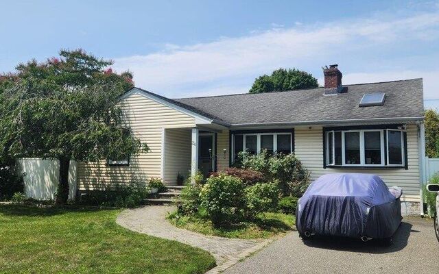 24 Elderberry Rd, Syosset, NY 11791 (House View)