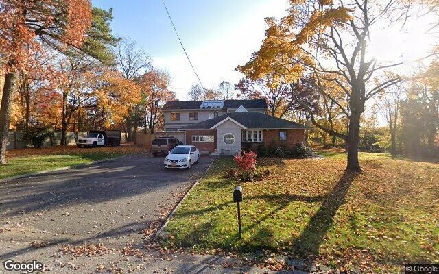 24 Eugene St, Melville, NY 11747