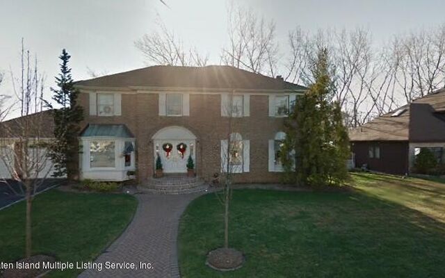 24 Haywood St, Staten Island, NY 10307