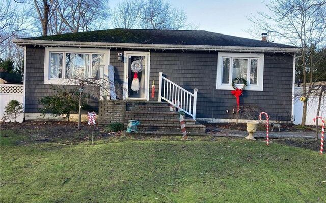 24 Hempstead Dr, Sound Beach, NY 11789 (Yard)
