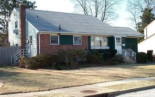 24 Jerold St, Plainview, NY 11803
