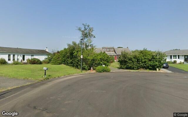 24 Kimberly Ct, Calverton, NY 11933