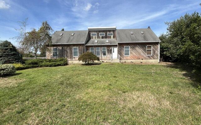 24 Kimberly Ct, Calverton, NY 11933 (House View)