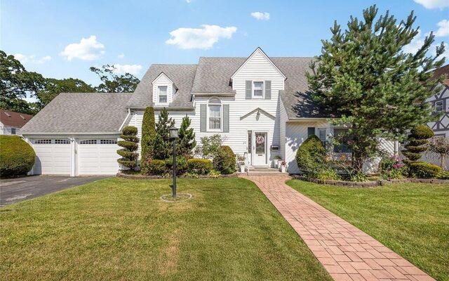 24 Lawrence Ave, Rockville Centre, NY 11570 (Yard)