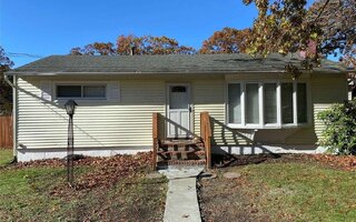 24 Long St, Lake Grove, NY 11755