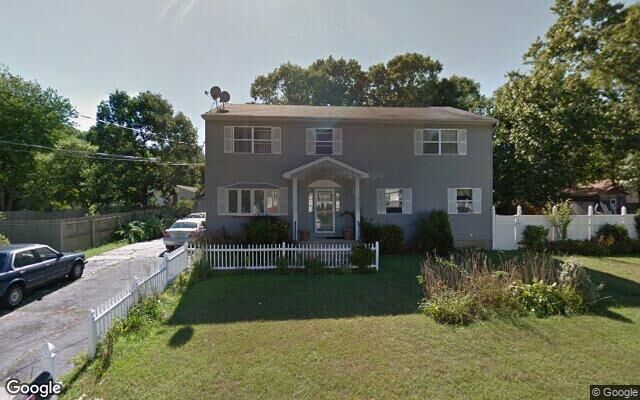 24 Napoli Dr, Wheatley Heights, NY 11798