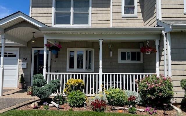 24 Raspberry Ln, Levittown, NY 11756 (Porch)