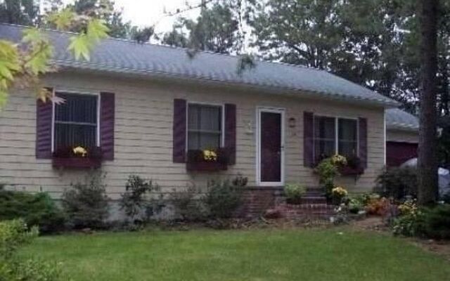 24 Sandy Hollow Ct, Riverhead, NY 11901