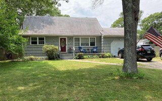 24 Tonopan St, Mastic, NY 11950