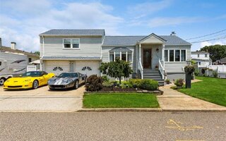 240 44th St, Lindenhurst, NY 11757