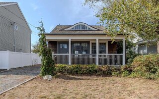 240 East Dr, Copiague, NY 11726
