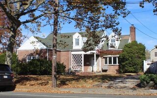 240 Franklin Ave, Malverne, NY 11565
