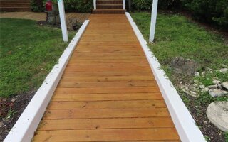 240 W Riviera Dr, Lindenhurst, NY 11757