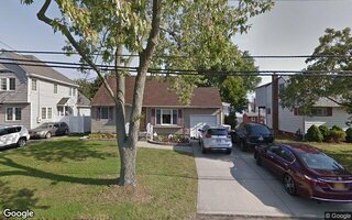 242 30th St, Lindenhurst, NY 11757