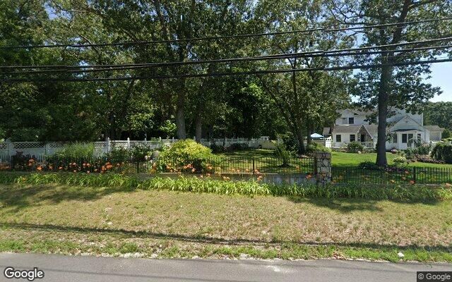 242 Mooney Pond Rd, Farmingville, NY 11738