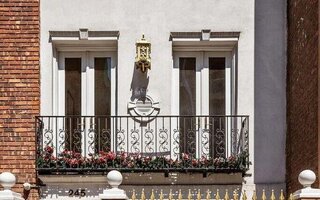 245 E 52nd St, New York, NY 10022