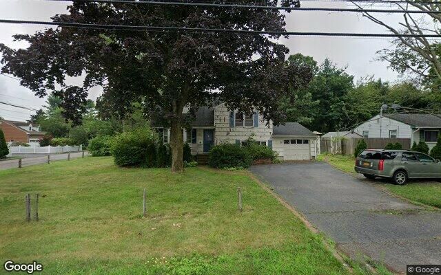 246 Woodlawn Ave, Saint James, NY 11780