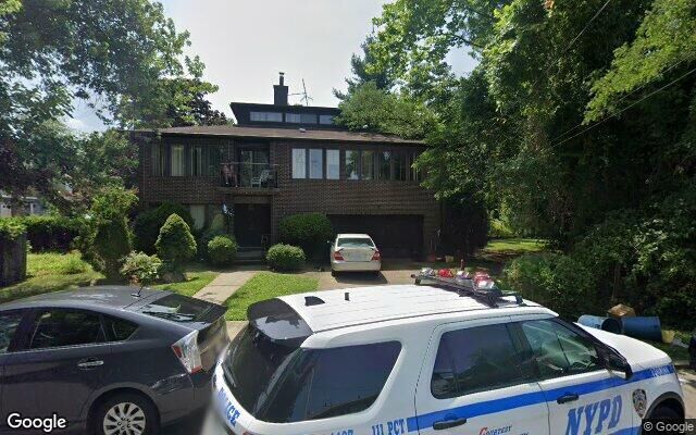 249-14 38th Ave, Little Neck, NY 11363
