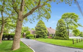 249 Gerritsen Ave, Bayport, NY 11705