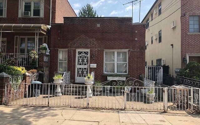 25-55 48th St, Astoria, NY 11103
