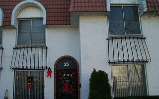 25 Alhambra Dr #25, Oceanside, NY 11572