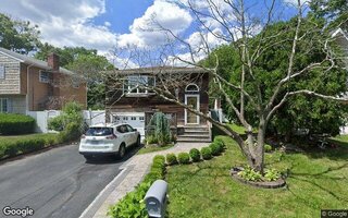25 Ansonia St, Patchogue, NY 11772