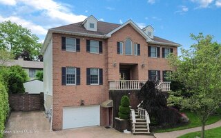 25 Aviva Ct, Staten Island, NY 10307