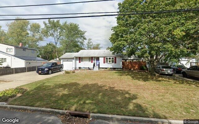 25 Chapel Hill Dr, Brentwood, NY 11717