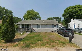 25 Claremont Ave, Bay Shore, NY 11706
