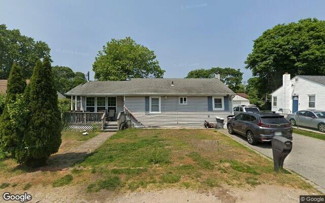25 Claremont Ave, Bay Shore, NY 11706