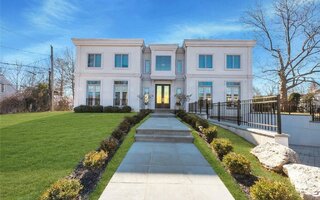 25 Keats Ln, Great Neck, NY 11023