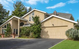 25 Kristi Dr, Jericho, NY 11753