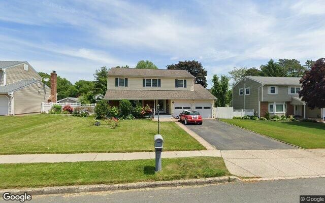 25 Lawrence Dr, Nesconset, NY 11767