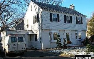 25 Oxford Dr, Freeport, NY 11520